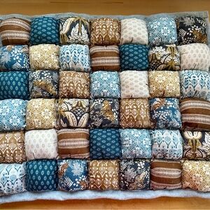 Handmade Puff Quilt Pet Bed– Perfect for Cats & Small Dogs, Fits in Small Crates
